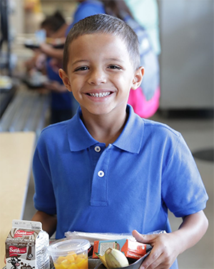 Kindergarten student at lunch